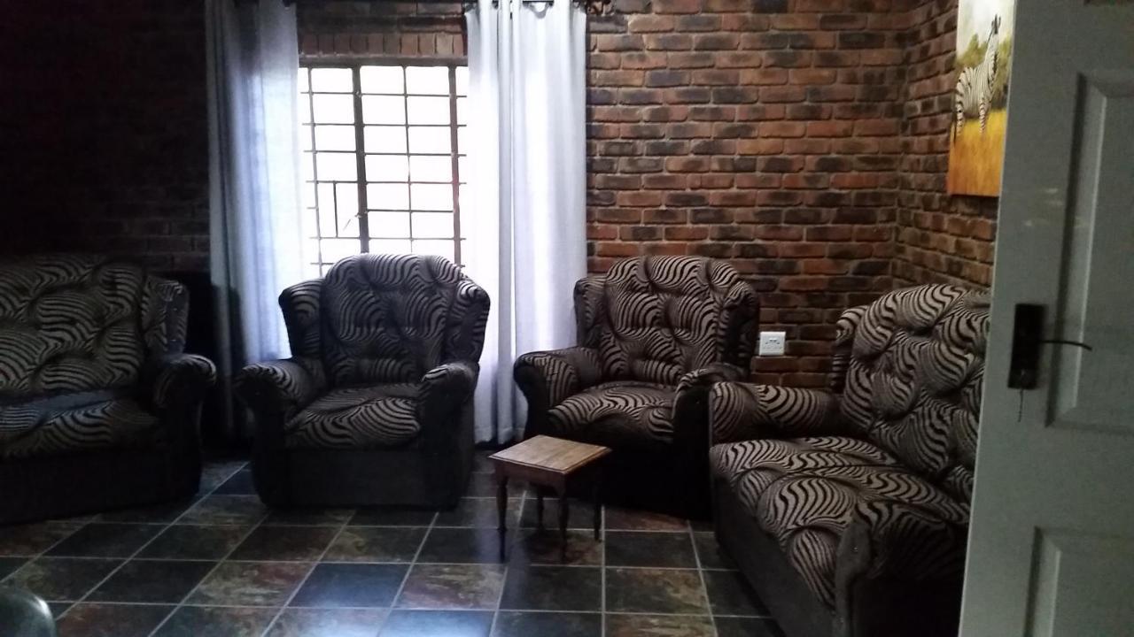 Kruger Wild Dog Inn Marloth Park Ngoại thất bức ảnh