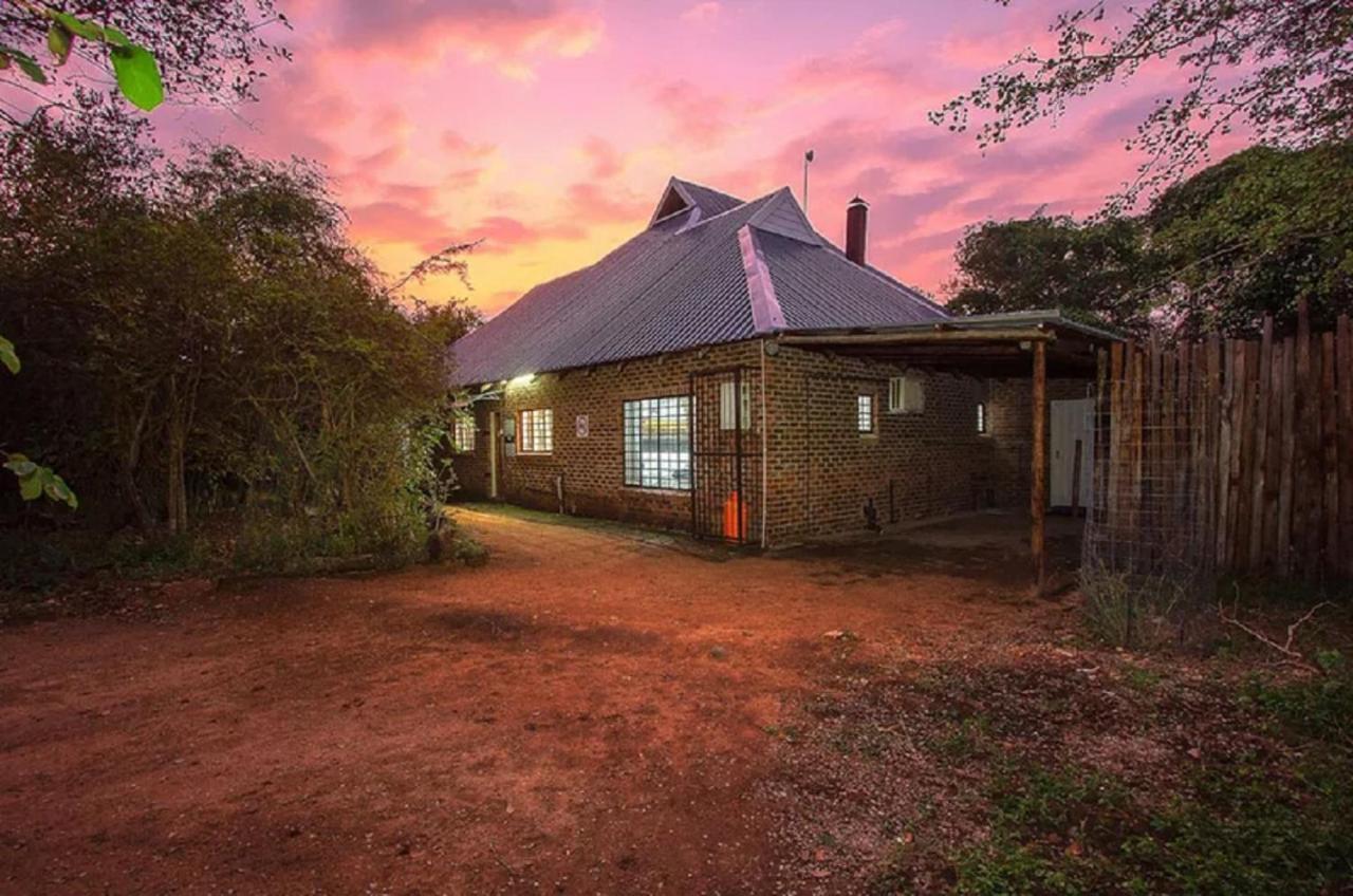 Kruger Wild Dog Inn Marloth Park Ngoại thất bức ảnh