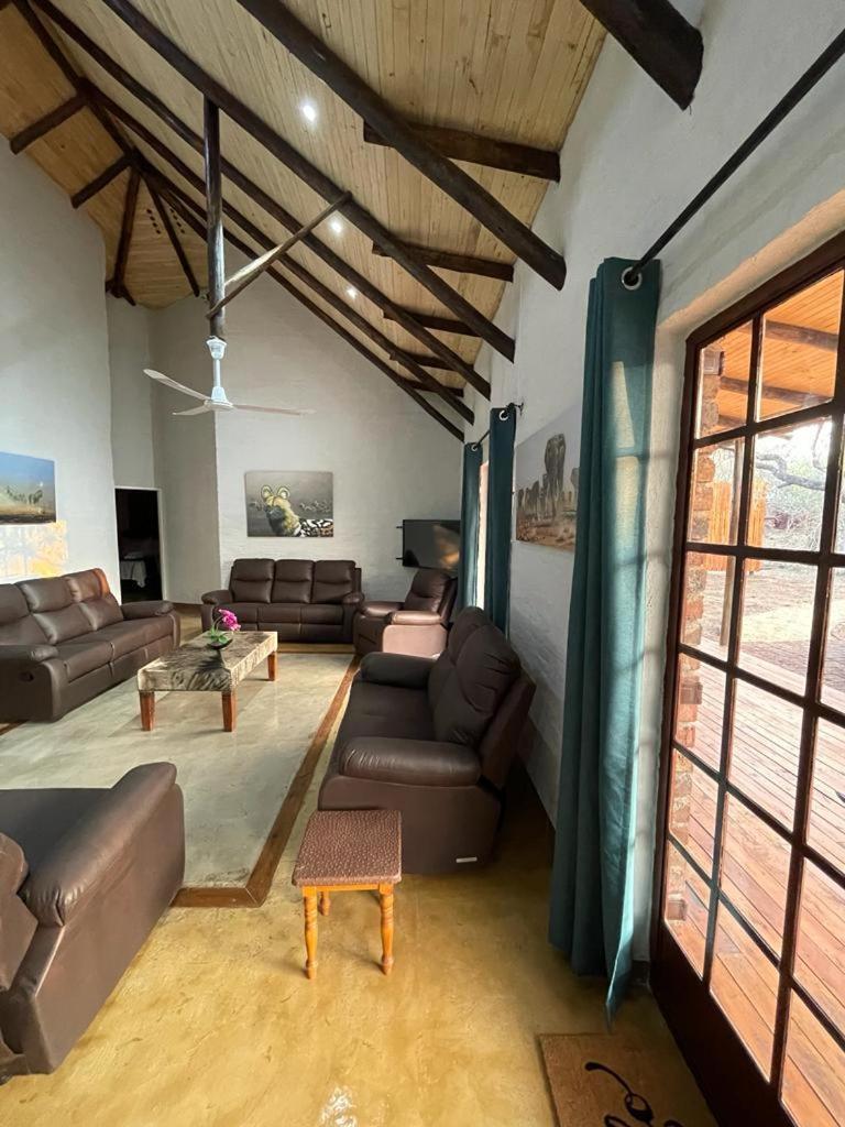 Kruger Wild Dog Inn Marloth Park Ngoại thất bức ảnh