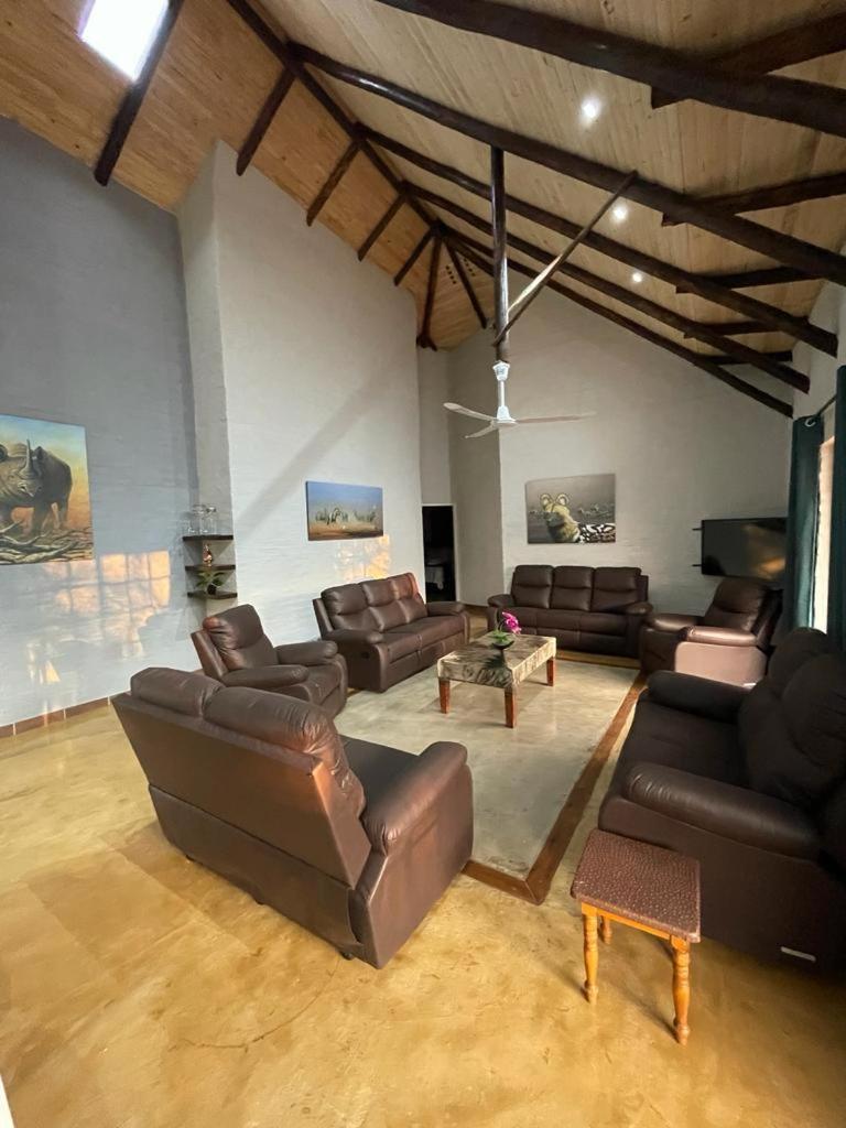 Kruger Wild Dog Inn Marloth Park Ngoại thất bức ảnh