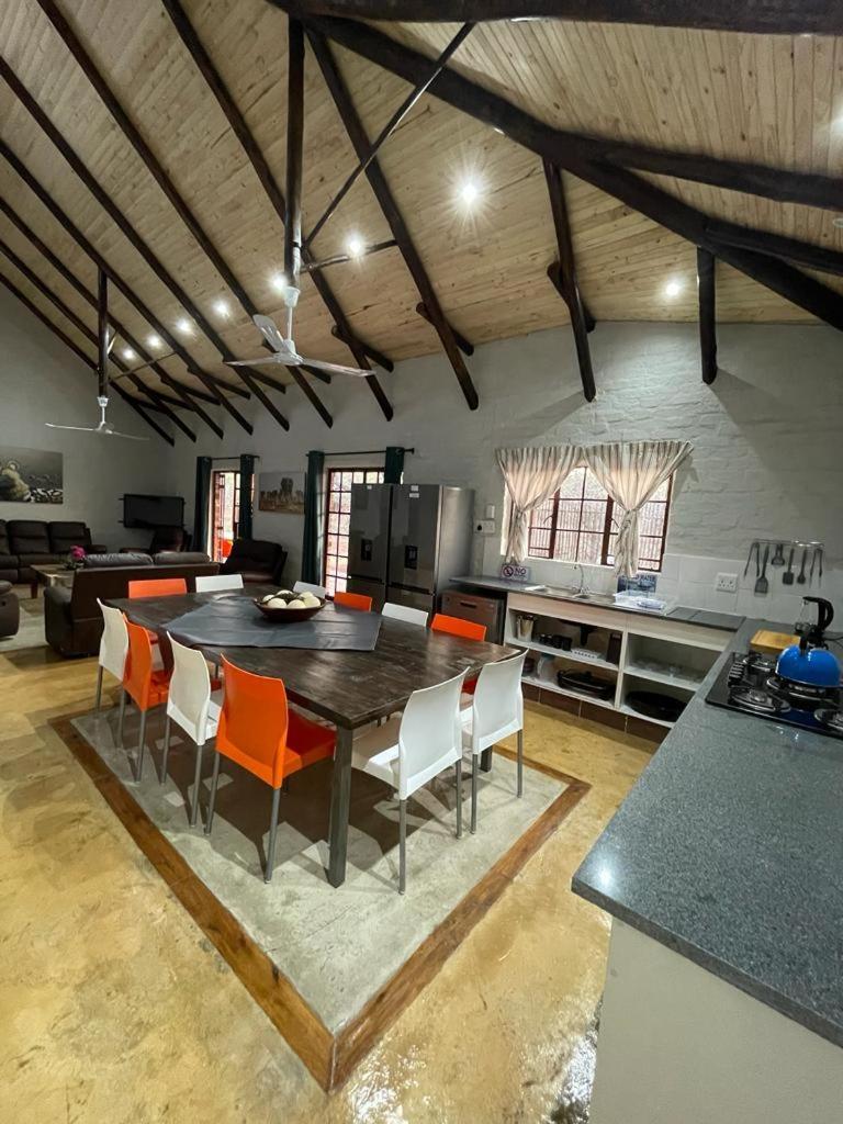 Kruger Wild Dog Inn Marloth Park Ngoại thất bức ảnh