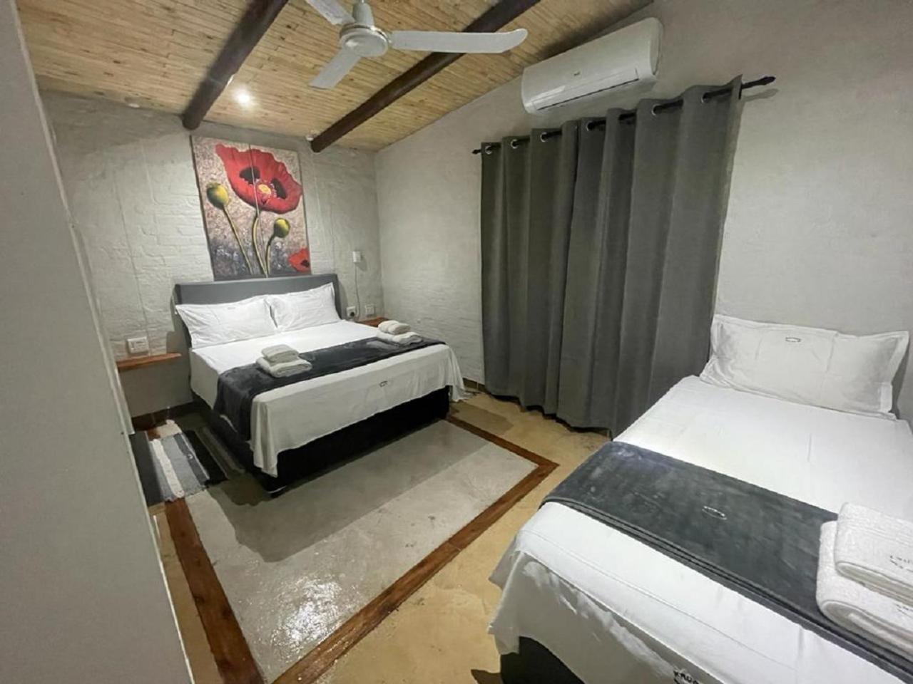 Kruger Wild Dog Inn Marloth Park Ngoại thất bức ảnh