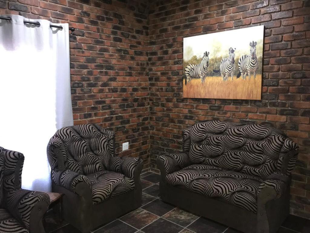 Kruger Wild Dog Inn Marloth Park Ngoại thất bức ảnh