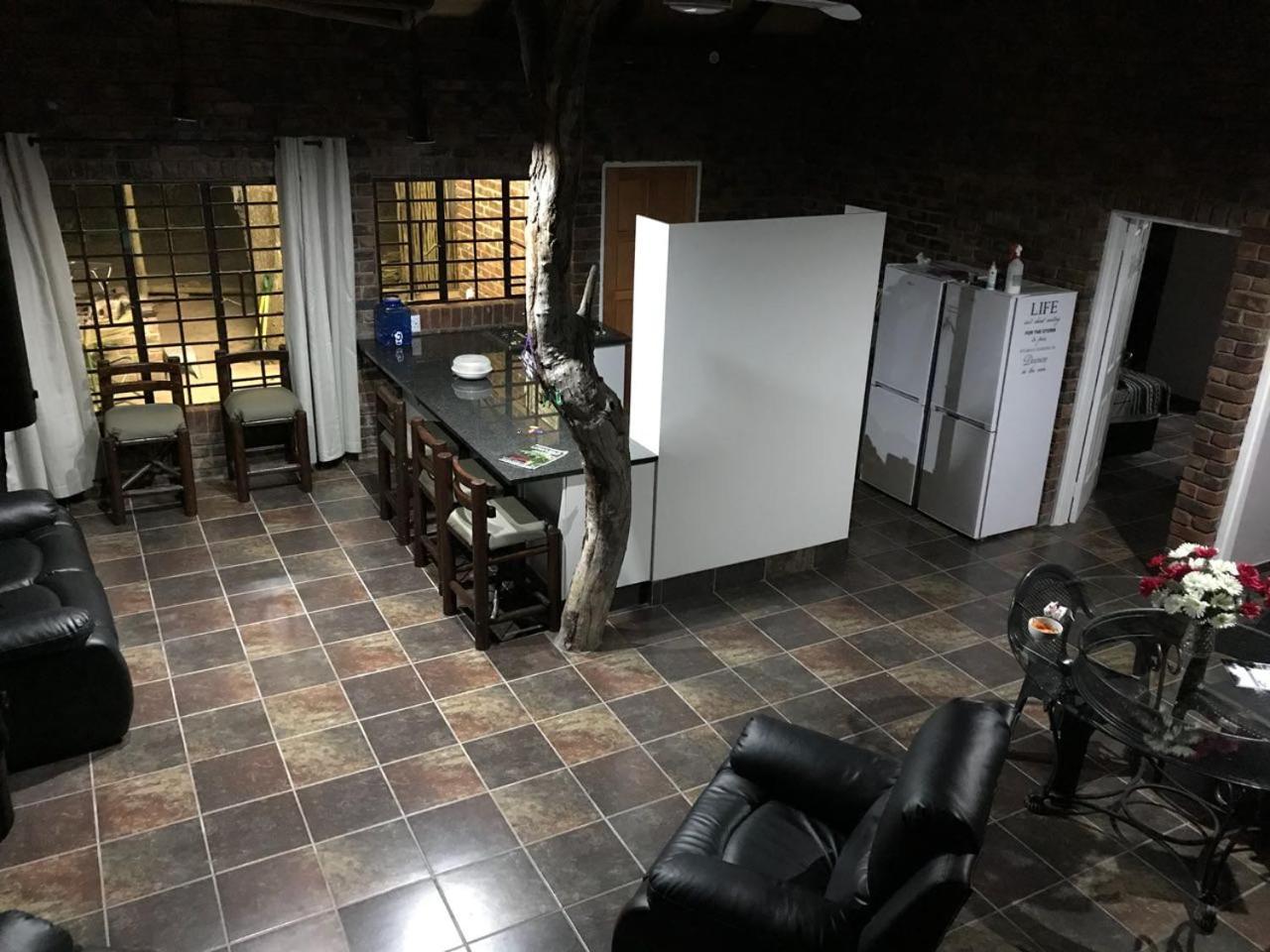 Kruger Wild Dog Inn Marloth Park Phòng bức ảnh
